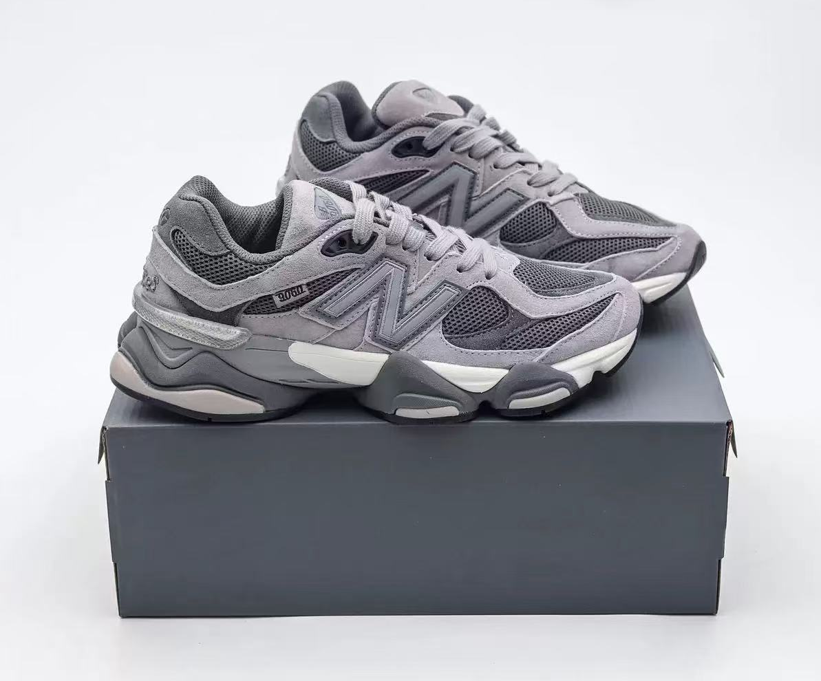 Height increasing jogging shoes