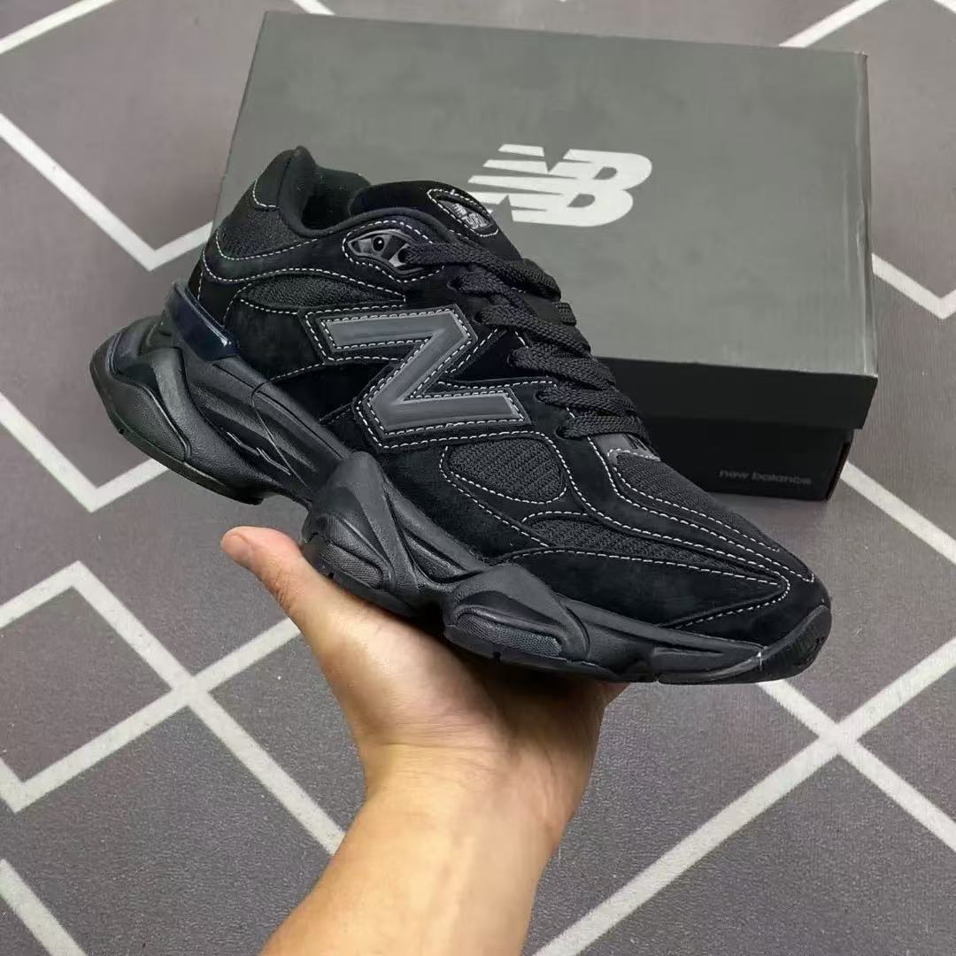 Height increasing jogging shoes